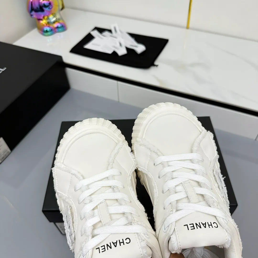 👟👟Ex-factory price 640👟👟 Chanel bread shoes ~ original calfskin panda shoes Chanel 25C latest hot style panda black and white sports shoes casual sneakers Xiaoxiang hot item classic black and white panda color coco girls must pay Fabric: original custom mixed sheepskin lining: original imported breathable mesh lining outsole: Original molded rubber + TPU combination Size: Women's 35-41 Buy now👉